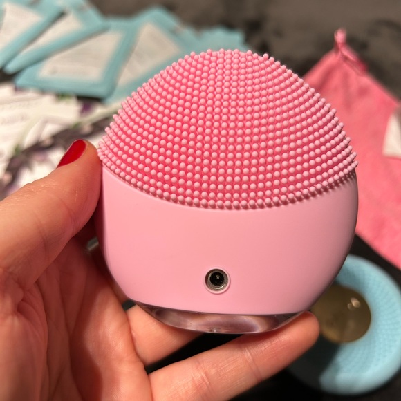 SKIN CARE | Foreo Skin care bundle including the Luna Mini 2 and UFO - Picture 3 of 10